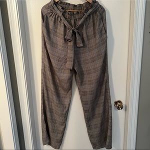 🚨LAST CHANCE 🚨 All offers accepted!
- Band of Gypsies paperbag trousers